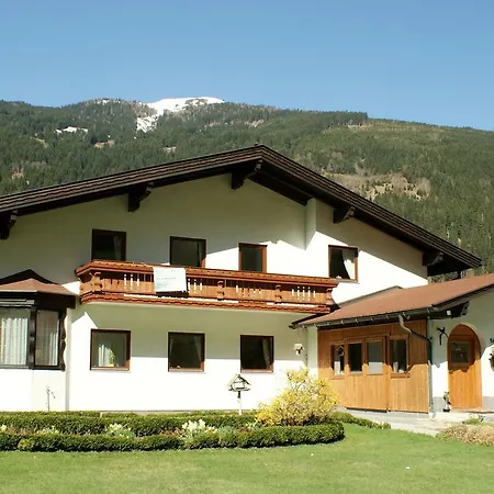 Fruehstueckpension Larson Oda ve Kahvaltı Bad Hofgastein